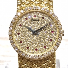 ピアジェのK18金無垢 ルビー12Pインデックス ダイヤモンド文字盤 ダイヤモンドベゼル 手巻き 腕時計を銀座本店で買取いたしました。状態は通常使用感があるお品物です。