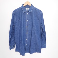 広尾店で、エルメスの2018年製・セリエ釦仕様のデニムシャツを買取しました。状態は綺麗な状態の中古美品です。