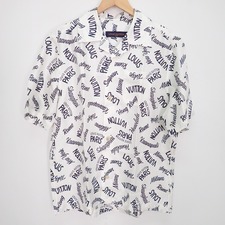ルイヴィトンのHES22W シルク ロゴ総柄 オープンカラー半袖シャツを広尾店で買取いたしました。状態は通常使用感があるお品物です。