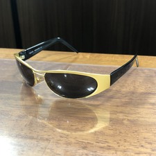 大阪心斎橋店の出張買取にて、グッチの90年代ヴィンテージモデルであるゴールド×ブラック、サングラス/アイウェア(GG2381)を高価買取いたしました。状態は通常使用感のお品物です。