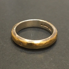 銀座本店で、マルコムベッツのK22YG×SV925の１Pダイヤのハンマリングのリングを買取りました。状態は綺麗な状態の中古美品です。