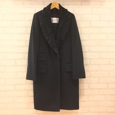 銀座本店で、マックスマーラの正規の黒のラムファーカラーのキャメル素材のコートを買取りました。状態は数回使用程度の新品同様品です。
