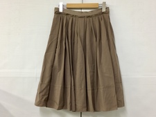 浜松入野店で、フォクシーの19年製の39342 ワッフルタックのブラウンのスカートを買取りました。状態は通常使用感があるお品物です。