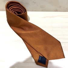 渋谷店で、フランコバッシのオレンジ色のシルク100%のネクタイを買取しました。状態は使用感が少なく綺麗なお品物です。
