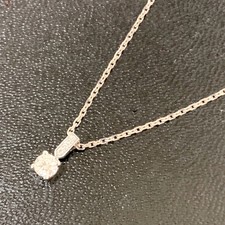 広尾店にてピアジェの0.15ctダイヤネックレスを買取いたしました。状態は若干の使用感がある中古品です。