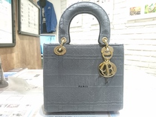 新宿店で、ディオールのM0565OREY_M950 LADY D-LITE ミディアムバッグを買取しました。状態は数回使用程度の新品同様品です。