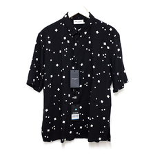 渋谷店で、2019年製のサンローランパリの半袖シャツ(601070 Y1A79)を買取ました。状態は未使用品です。