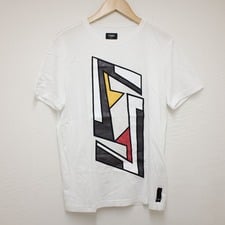 渋谷店で、フェンディのFY0894 A9M2のFFグラフィックロゴのクルーネック半袖Tシャツを買取しました。状態は通常使用感があるお品物です。