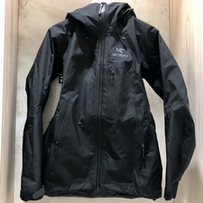 渋谷店で、アークテリクスのブラックのベータSVジャケット(25695)を買取しました。状態は傷などなく非常に良い状態のお品物です。