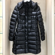 渋谷店で、モンクレールの18年製のエルミンヌのダウンコートを買取しました。状態は通常使用感があるお品物です。
