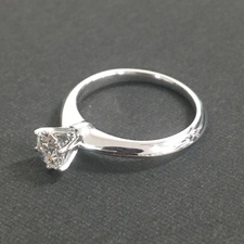 銀座本店では、ティファニーのPt950 0.46ctの1Pダイヤモンドのリングを買取いたしました。状態は-