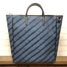 銀座本店で、スマイソンのブルーのSのモノグラムのトートバッグを買取ました。状態は数回使用程度の新品同様品です。