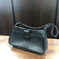 大阪心斎橋店にて、ロエベのブラック、レザーポシェットバッグ/ミニハンドバッグを高価買取いたしました。状態は通常使用感のお品物です。