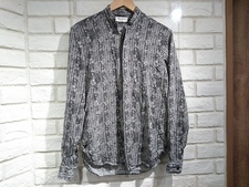 新宿店で、サンローランの17年製 467312 総柄 マオカラー シルクシャツを買取しました。状態は若干の使用感がある中古品です。