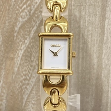 銀座本店で、グッチの1800L チェンジベルトタイプのチェーンブレスのクォーツ腕時計を買取いたしました。状態は傷などなく非常に良い状態のお品物です。　