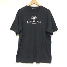 銀座本店で、バレンシアガの19年製の黒の570803のロゴデザインの半袖Tシャツを買取ました。状態は若干の使用感がある中古品です。