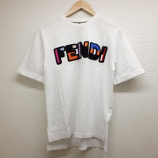 宅配買取センターで、フェンディの19年製のフロントロゴのクルーネックTシャツ(FS7011A8FW)を買取しました。状態は使用感が少なく綺麗なお品物です。