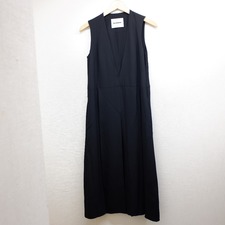 宅配買取センターで、ジルサンダーの20SSのブラックのルーズフィットノースリーブドレス(JSCQ500976 WQ350500)を買取しました。状態は通常使用感があるお品物です。