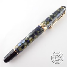 銀座本店では、アウロラの88 サトゥルノ 888-SA ペン先K18 万年筆を買取強化しております。状態は通常使用感があるお品物です。