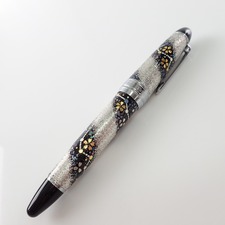 渋谷店で、セーラーの金彩蒔絵 花星座シルバーのキングプロフィット 加賀蒔絵 ペン先K21の万年筆を買取いたしました。状態は傷などなく非常に良い状態のお品物です。