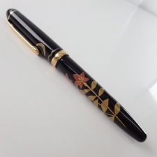 渋谷店で、プラチナ万年筆の#3776 URUSHI MAKI-E 会津蒔絵 桔梗 ペン先K14の太字万年筆を買取いたしました。状態は傷などなく非常に良い状態のお品物です。