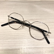 渋谷店で、アヤメ×アーバンリサーチのHEXというモデルのメガネフレームを買取しました。状態は通常使用感があるお品物です。