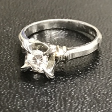 広尾店でダイヤモンド約0.15ctのPt800を使用したリングをお買取しました。状態は若干の使用感がある中古品です。