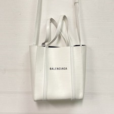 銀座本店で、バレンシアガの551815のホワイトのXXSサイズエブリデイ2wayトートバッグを買取ました。状態は綺麗な状態の中古美品です。