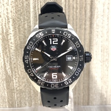 銀座本店で、タグホイヤーのWAZ1110 フォーミュラー1のラバーベルトタイプのクォーツ腕時計を買取いたしました。状態は傷などなく非常に良い状態のお品物です。
