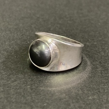 銀座本店で、ジョージジェンセンのSV925素材を使用した124のヘマタイトのリングを買取ました。状態は若干の使用感がある中古品です。