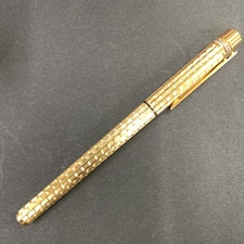 銀座本店で、カルティエの型番がST150056のトリニティのペン先がK18の万年筆を買取ました。状態は綺麗な状態の中古美品です。
