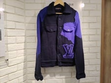 新宿店で、ルイヴィトンの品番HJN06W・LVインタルシアボタンニットジャケットを買取しました。状態は綺麗な状態の中古美品です。