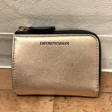 銀座本店で、エンポリオアルマーニのモデル番号がY3H088のピンクゴールドメタリックレザーのL字ファスナー二つ折り財布を買取いたしました。状態は未使用品です。