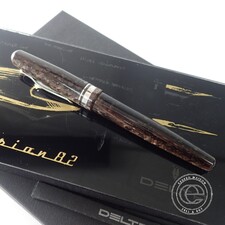 銀座本店で、デルタのフュージョン82のペン先がK18とステンレスを使っているマーブル調の万年筆を買取いたしました。状態は通常使用感があるお品物です。
