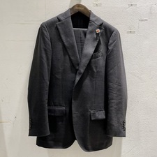 渋谷店で、ラルディーニのスーツ(SU.823-A)を買取りました。状態は綺麗な状態の中古美品です。