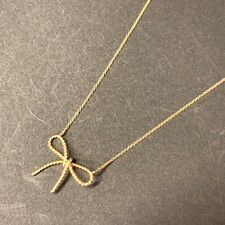 銀座本店で、ティファニーのK18素材を使用したツイストリボンデザインのネックレスを買取ました。状態は綺麗な状態の中古美品です。