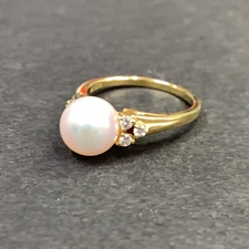 銀座本店で、ミキモトのパール×ダイヤデザインのK18素材のリングを買取ました。状態は綺麗な状態の中古美品です。