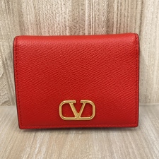 銀座本店で、ヴァレンティノの品番がVW2P0R39SNPのVロゴのシグネチャーレザー折りたたみ財布を買取いたしました。状態は新品です。