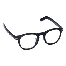 大阪心斎橋店の出張買取にて、トムフォードのブルーライトカットレンズ×ボスリントンシェイプフレーム眼鏡(ブラック、TF5629-F-B)を高価買取いたしました。状態は傷などなく非常に良い状態のお品物です。