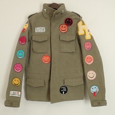 大阪心斎橋店の出張買取にて、レディメイドのM-65、ALMパッチカスタムフィールドジャケット(ワッペンデザイン)を高価買取いたしました。状態は傷などなく非常に良い状態のお品物です。