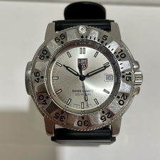 渋谷店で、ルミノックスのネイビーシールスティール3200シリーズ腕時計を買取ました。状態は目立つ傷、汚れ、使用感のある中古品です。