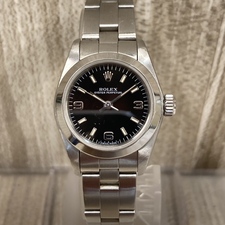 銀座本店で、ロレックスの67180、黒文字盤のオイスターパーペチュアルレディース腕時計を買取いたしました。状態は通常使用感がある中古のお品物です。