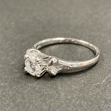 銀座本店で、ミキモトのPt900素材の0.47ctのダイヤモンドリングを買取いたしました。状態は通常使用感がある中古のお品物です。