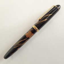 渋谷店でプラチナ万年筆の#3776センチュリー、逸平作、加賀本漆平蒔絵万年筆を買取いたしました。状態は若干の使用感がある中古品です。