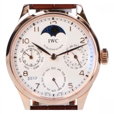 広尾店で、IWCのK18のポルトギーゼ、パーペチュアルカレンダーの自動巻き腕時計、IW503302をお買取しました。状態は数回使用程度の新品同様品です。