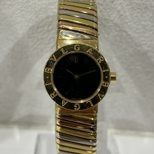 浜松入野店で、ブルガリのブルガリブルガリトゥボガスのYG×WG素材のクォーツ時計、BB232Tを買取ました。状態は若干の使用感がある中古品です。