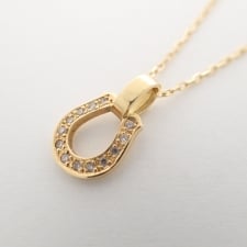 大阪心斎橋店で、シンパシーオブソウルの人気ホースシューデザインのダイヤモンド入りスモールチャームネックレスを買取しました。状態は綺麗な状態の中古美品です。