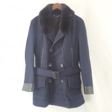 広尾店で、ルイヴィトンの2013年製のビーバーファーを使用したベルト付きのPコートをお買取しました。状態は綺麗な状態の中古美品です。