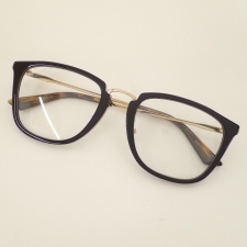 大阪心斎橋店の出張買取にて、グッチのウェリントン型のコンビフレーム眼鏡・GG0323を高価買取いたしました。状態は綺麗な状態のお品物です。