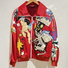 浜松入野店で、ドルチェアンドガッバーナの18AWのスパンコール、ワッペン付きトラックジャケットを買取いたしました。状態は綺麗な状態の中古美品です。